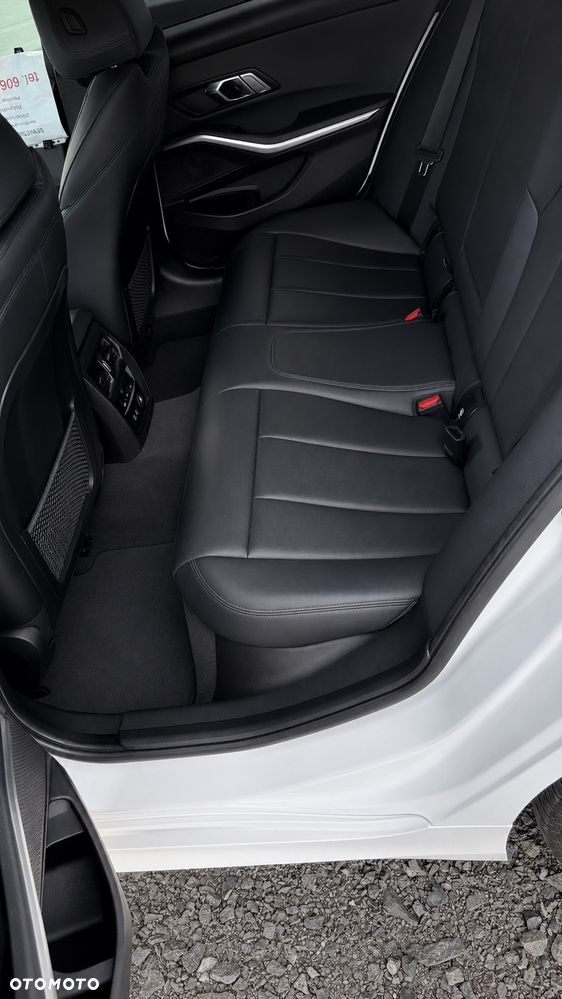 BMW Seria 3 330i Sport Line - 8