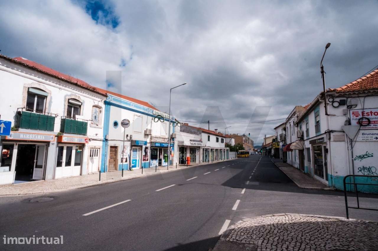 Prédio com potencial de construção até 3 pisos com garagem no centro d - Grande imagem: 3/10