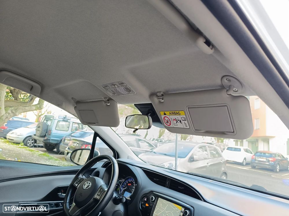 Toyota Yaris 1.5 HSD Comfort+Navi - 23