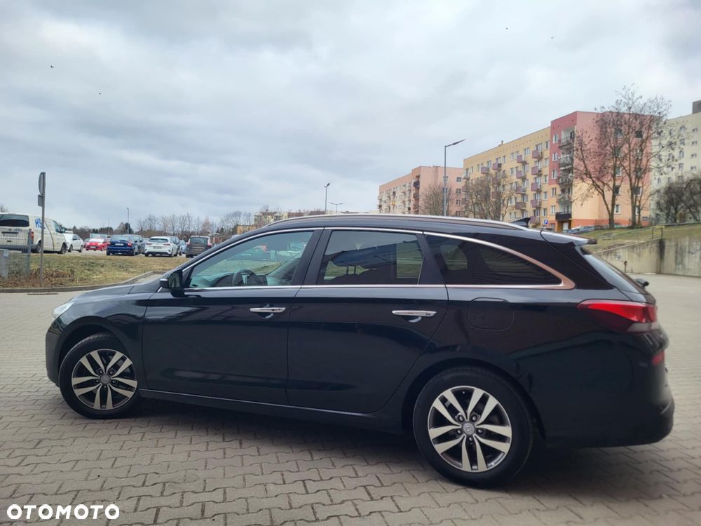 Hyundai i30 blue Kombi 1.6 CRDi YES Gold - 22