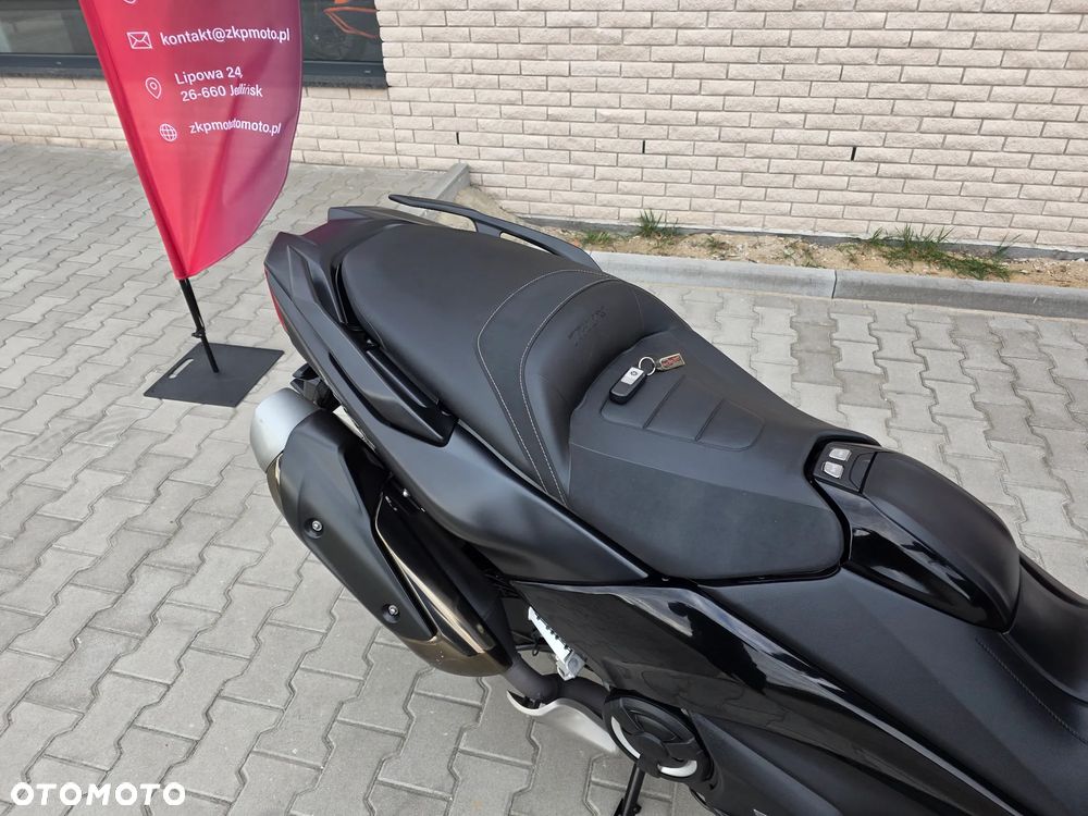 Yamaha Tmax - 12