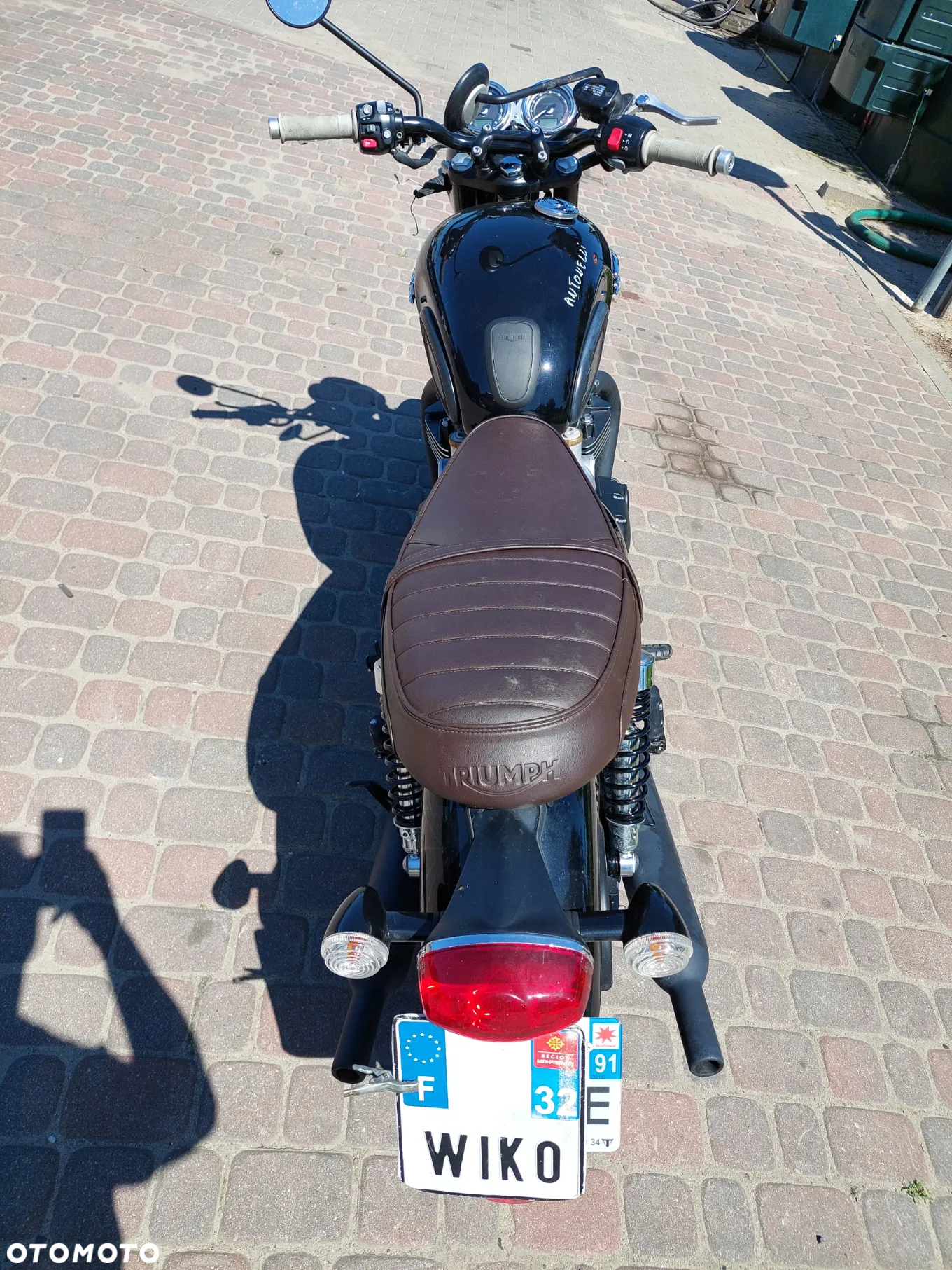 Triumph Bonneville - 4