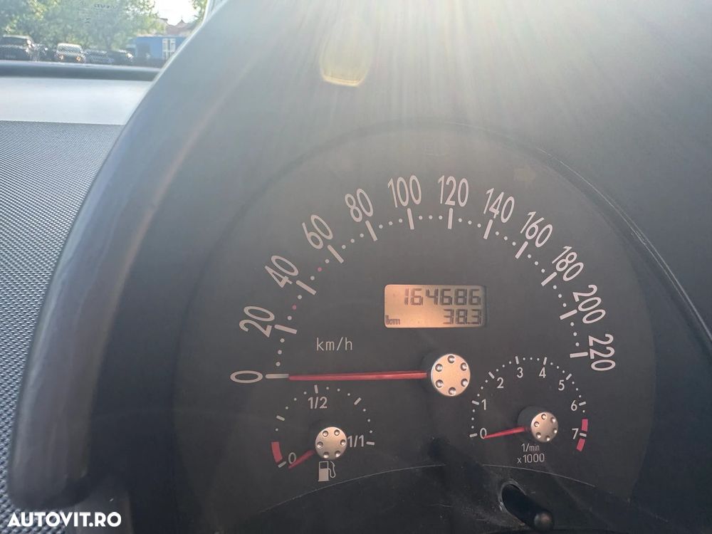 Volkswagen New Beetle 1.6 - 8