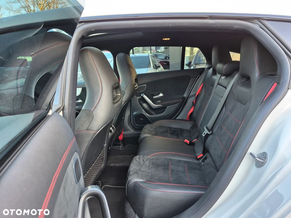 Mercedes-Benz CLA - 23