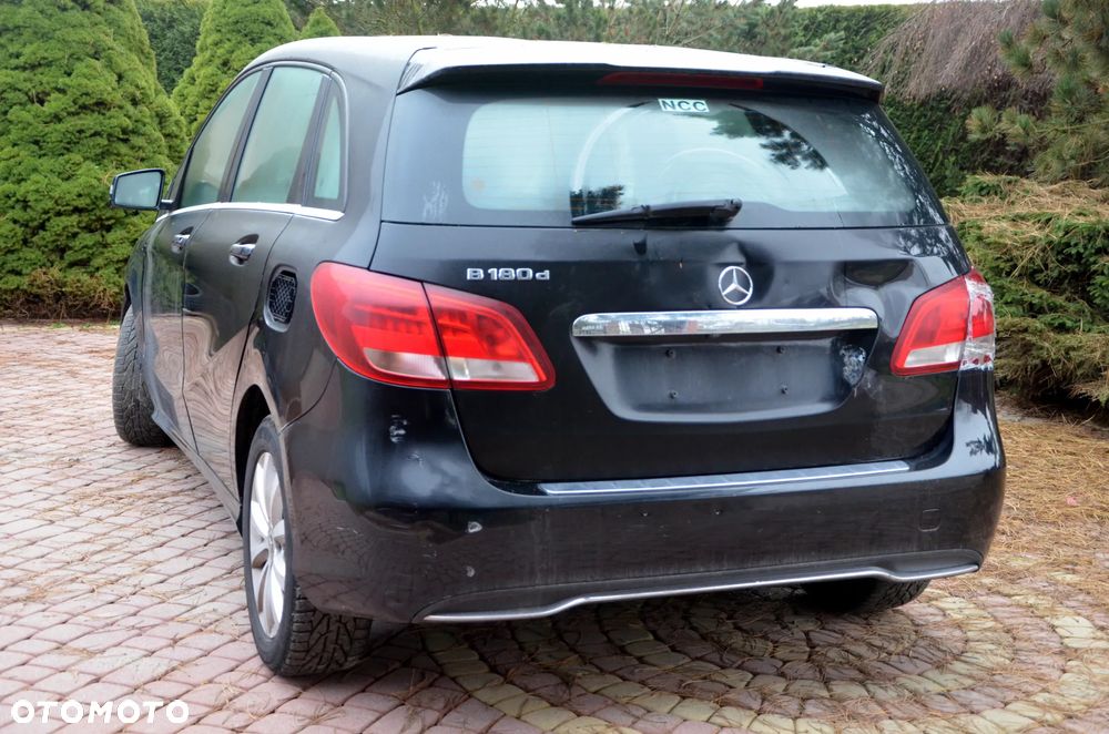 Mercedes-Benz Klasa B 180 d Edition - 4