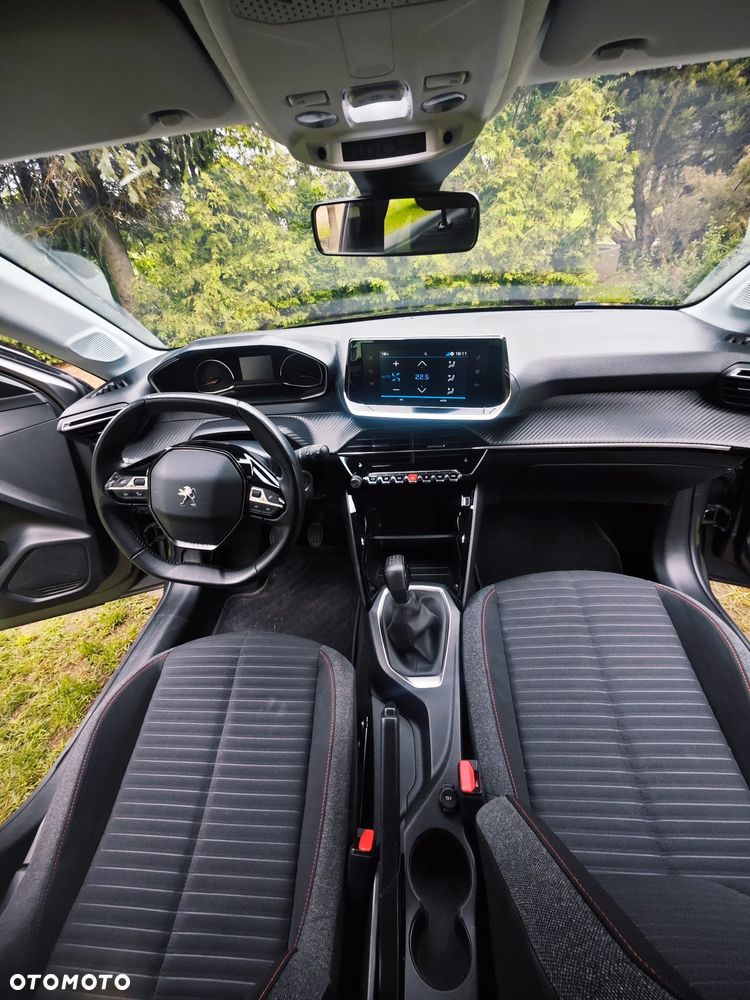 Peugeot 208 - 10