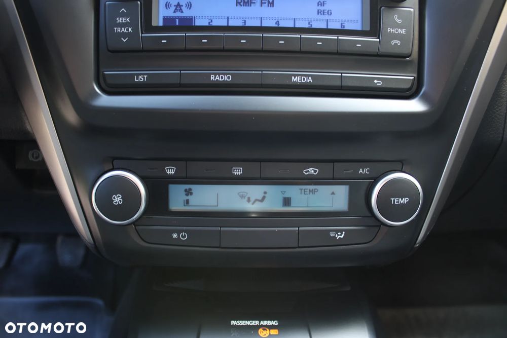 Toyota Avensis 1.6 Active - 29