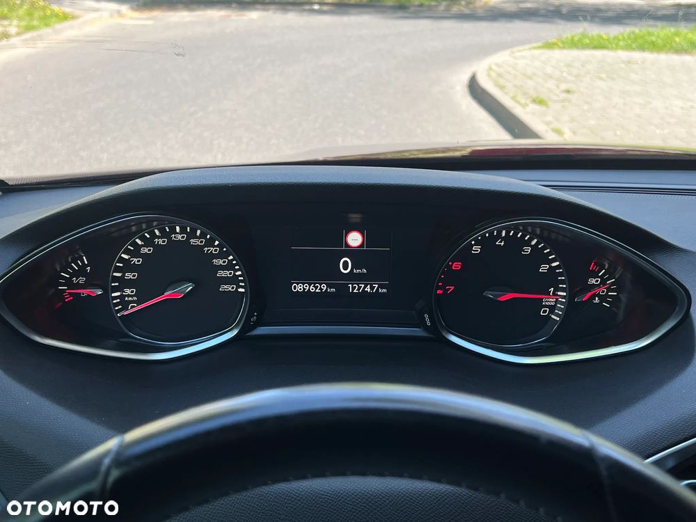 Peugeot 308 1.2 PureTech Allure S&S - 16