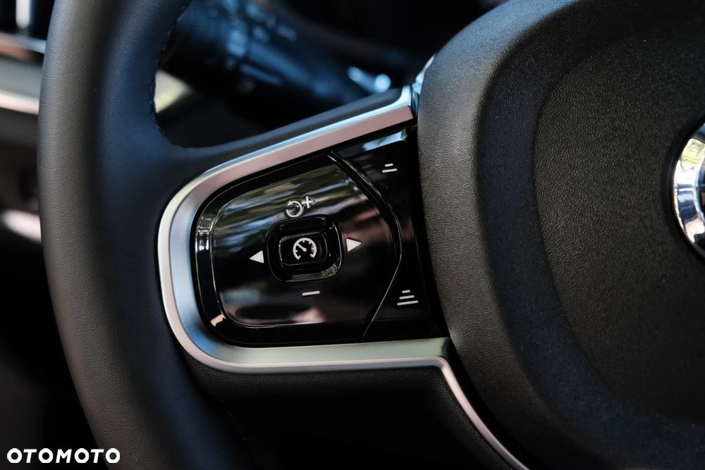 Volvo V60 T6 AWD Plug-In Hybrid Plus Dark - 28