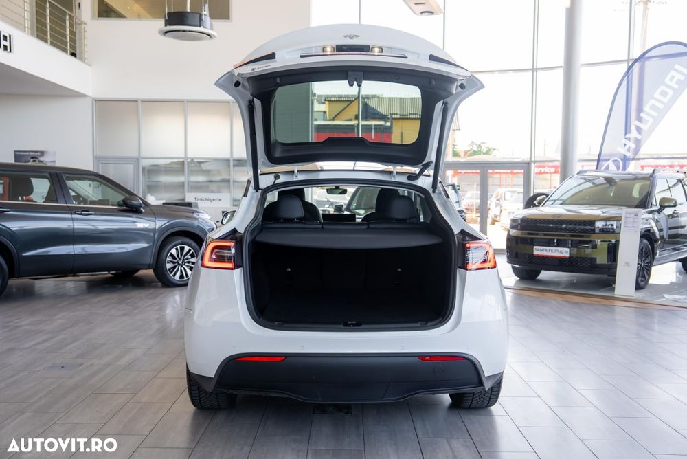 Tesla Model Y Long Range Dual Motor AWD - 18