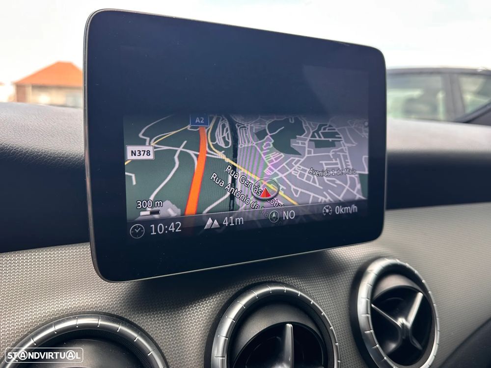 Mercedes-Benz CLA 180 d Urban Aut. — fotografia 11