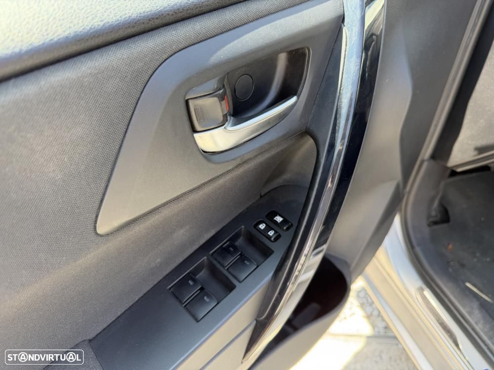 Toyota Auris Touring Sports 1.8 HSD Comfort +P.Techno+P.Sport - 10