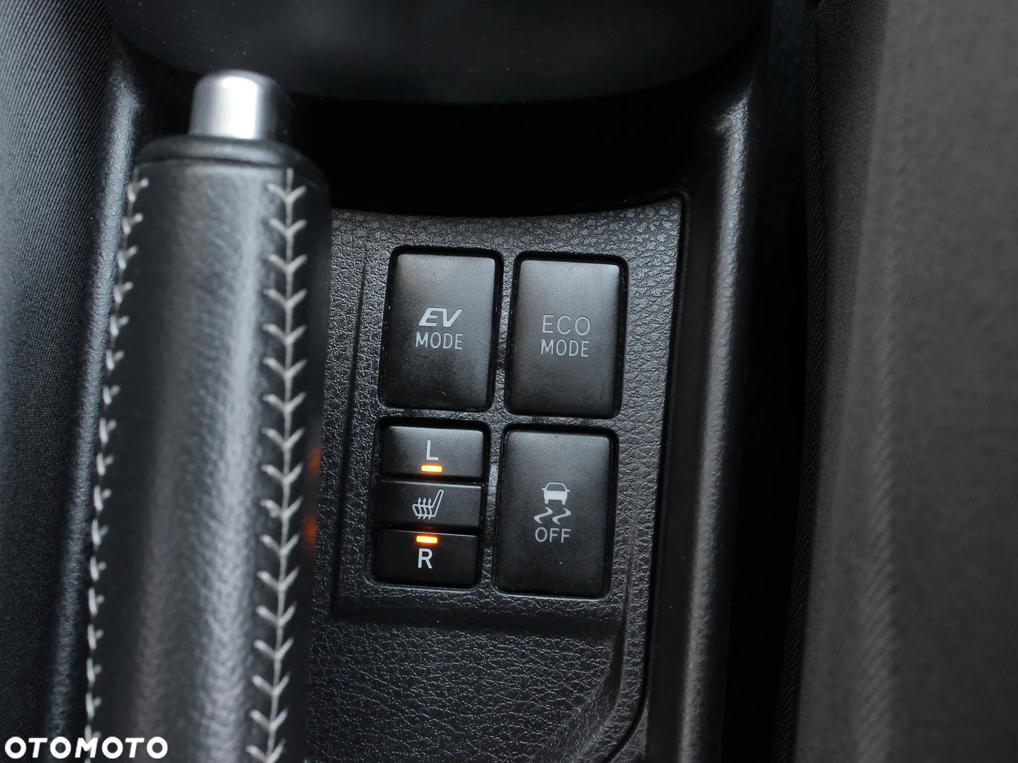 Toyota Yaris Hybrid 100 Premium - 25