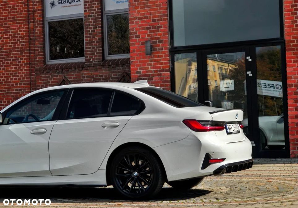 BMW Seria 3 318d Sport Line - 2