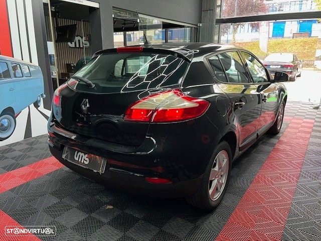 Renault Mégane 1.5 dCi Dynamique - 4