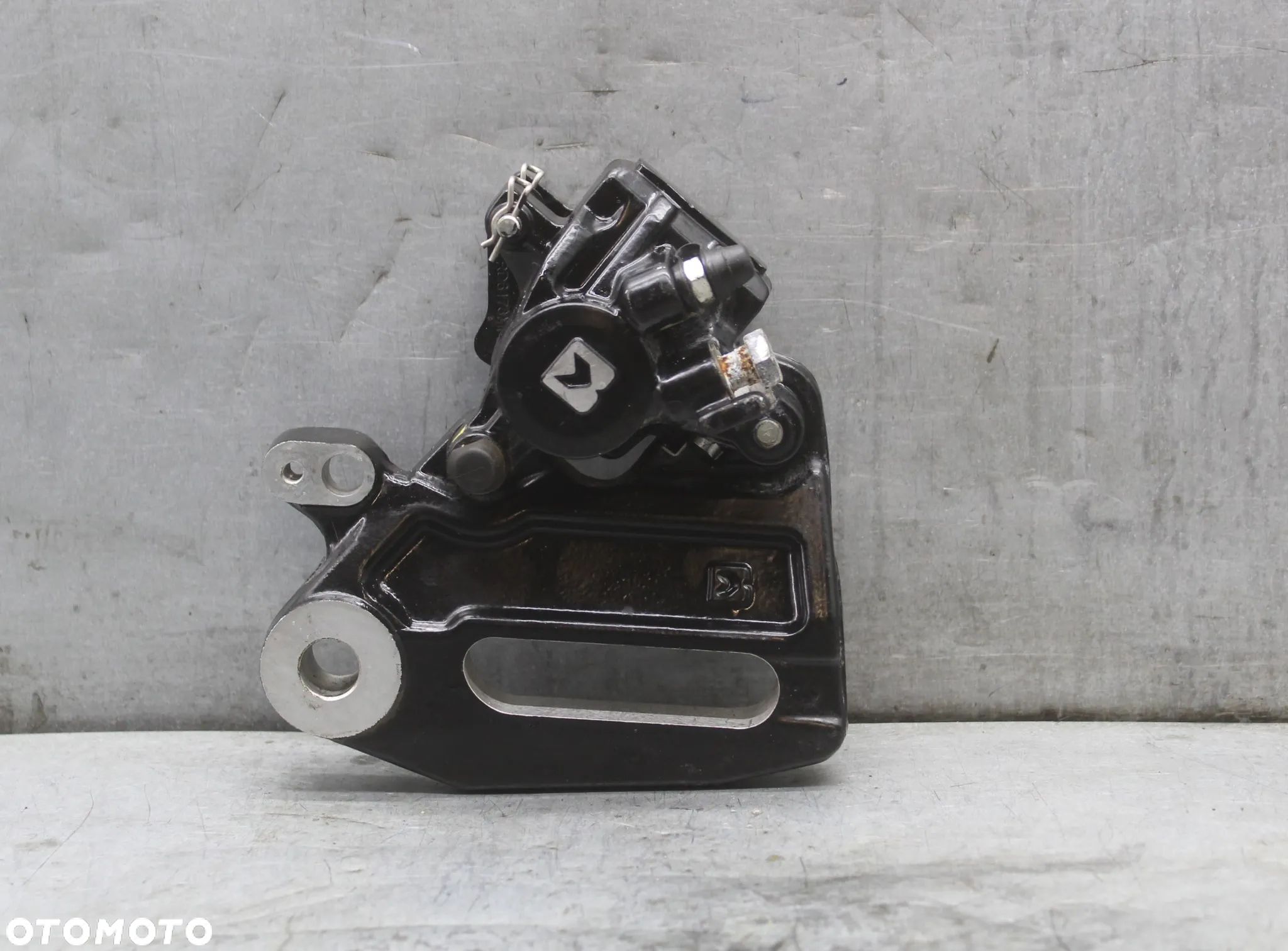 KTM DUKE 125 ABS zacisk hamulcowy tył tylny - 1