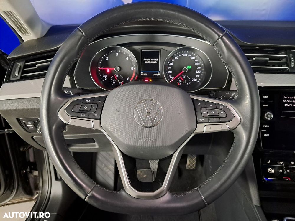 Volkswagen Passat - 11