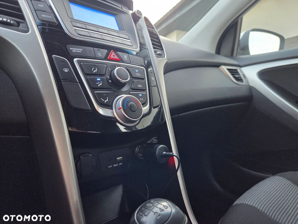 Hyundai i30 blue 1.6 CRDi Trend - 22