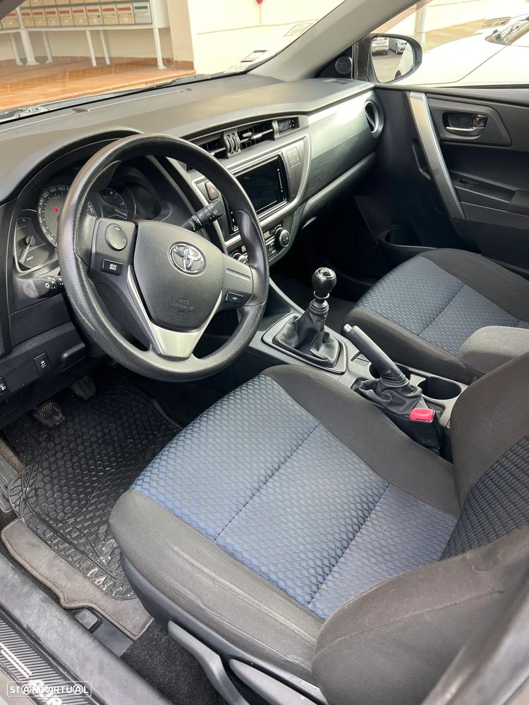 Toyota Auris 2015 photo 3