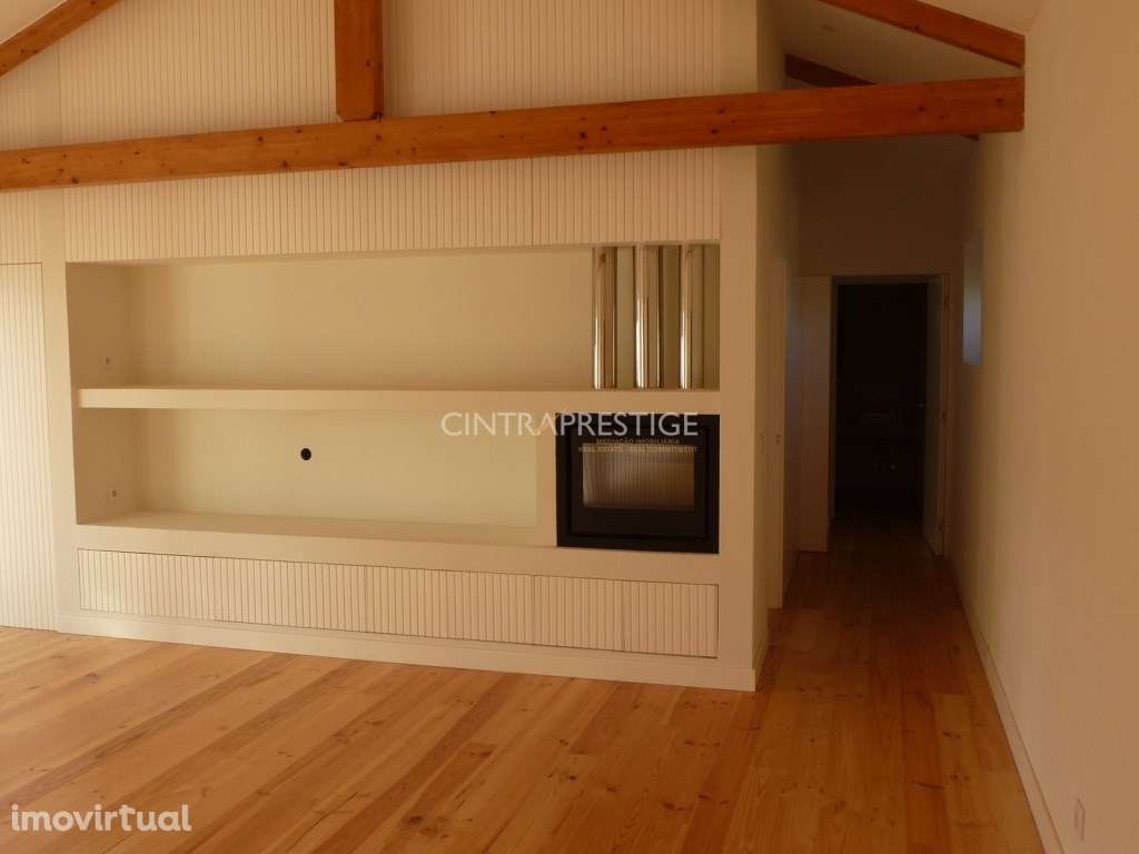 Moradia T2 totalmente recuperada em Almoçageme - Grande imagem: 2/38