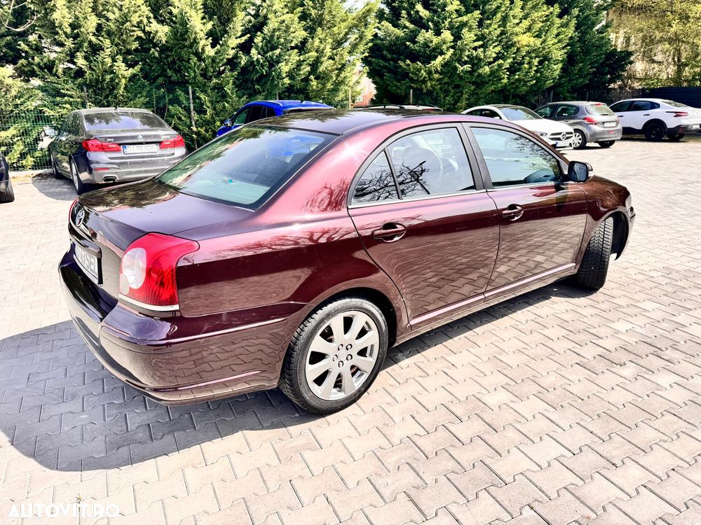 Toyota Avensis 2.0 Luxury - 2