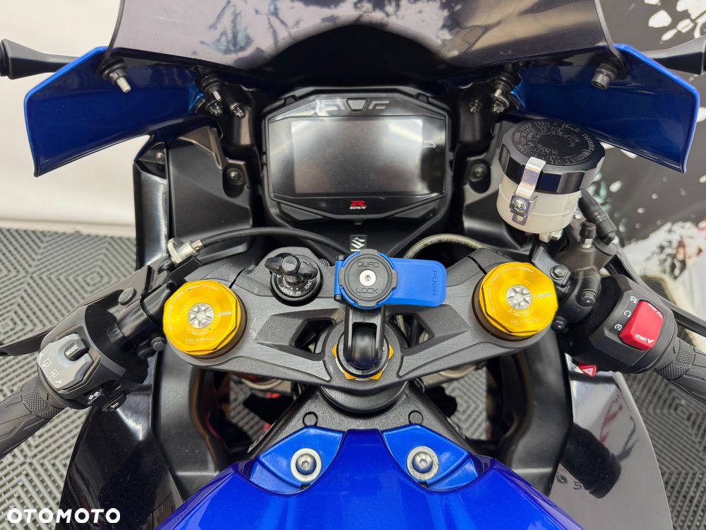 Suzuki GSX-R - 25