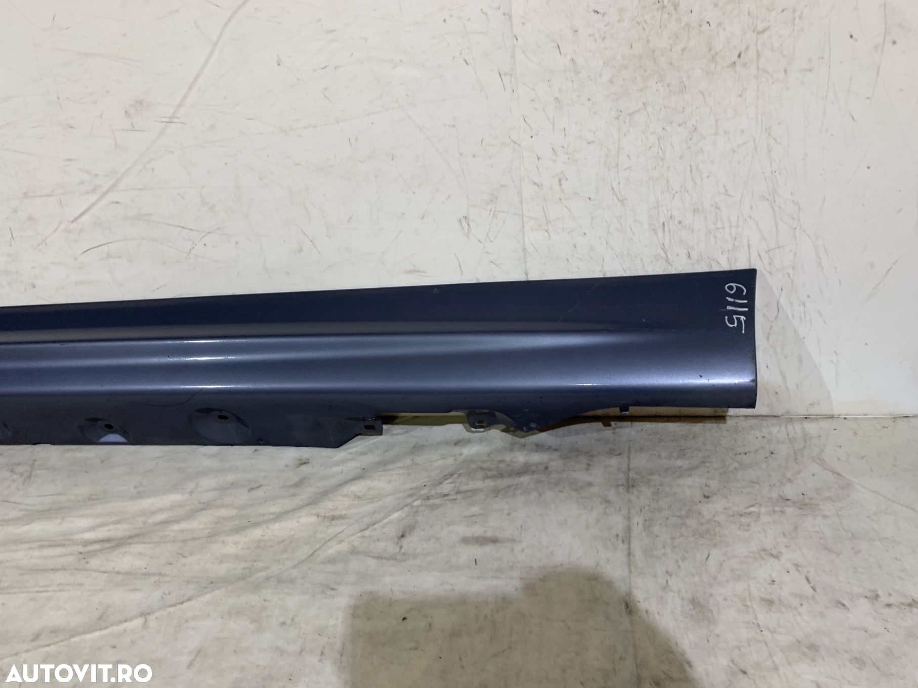 Prag stanga BMW Seria 3, E46, 1998, 1999, 2000, 2001, 2002, 2003, 2004, 2005, cod origine OE 51718209755. - 2