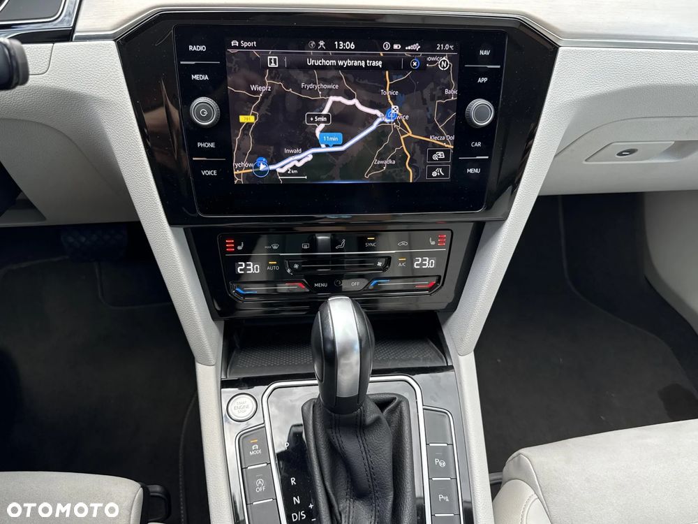 Volkswagen Passat 2.0 TSI Elegance DSG - 25