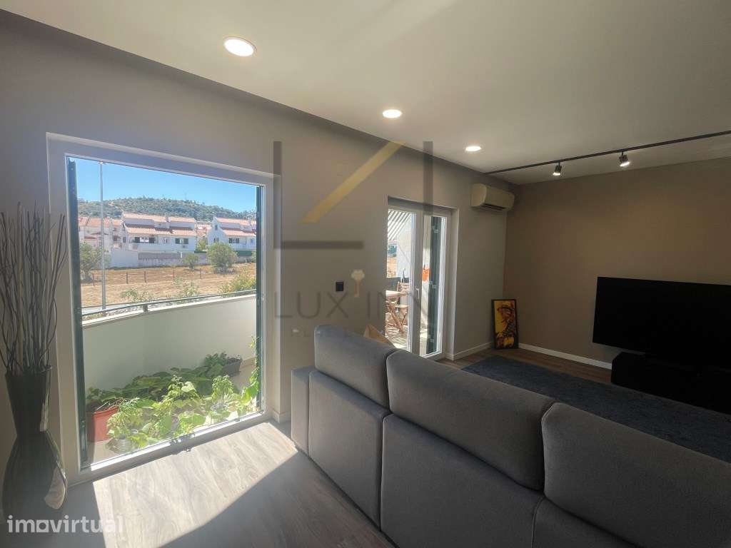 Elegante Apartamento T3 Remodelado, com Varandas, Arrecadação e Gar... - Grande imagem: 5/41
