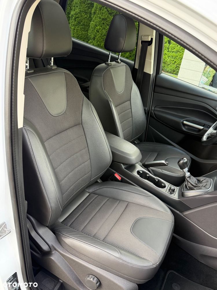 Ford Kuga 2.0 TDCi AWD Titanium - 25