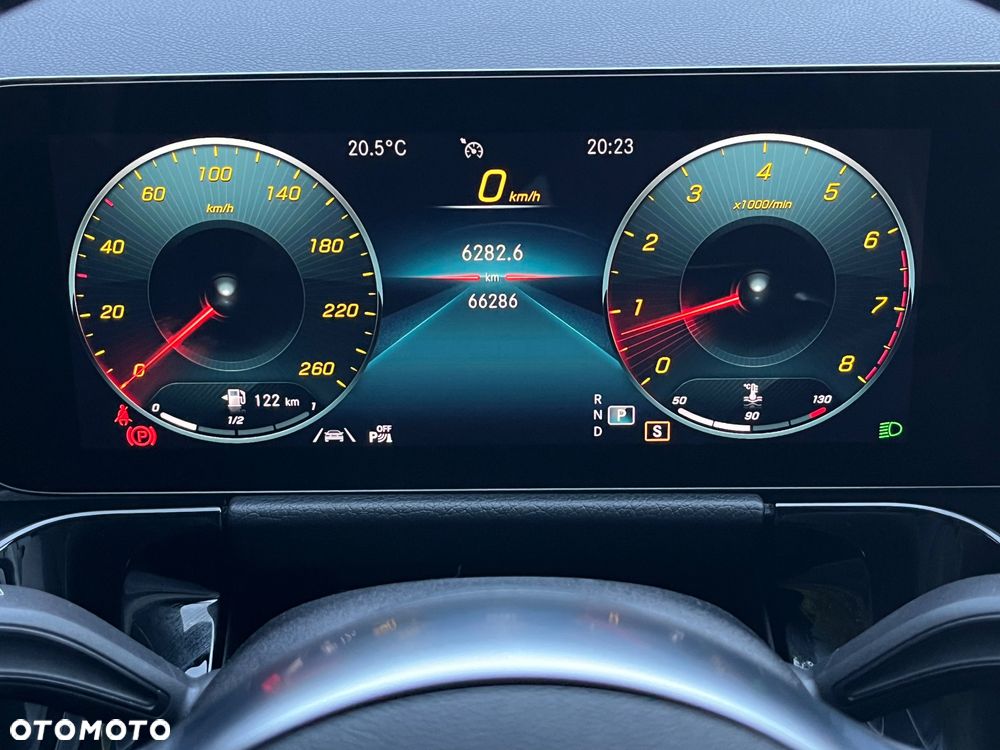 Mercedes-Benz GLA 250 4-Matic AMG Line - 18
