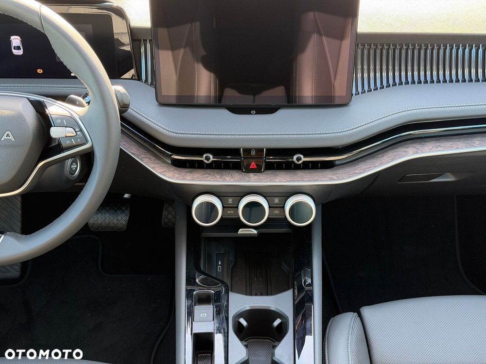 Skoda Superb 2.0 TDI SCR 4x4 L&K DSG - 17