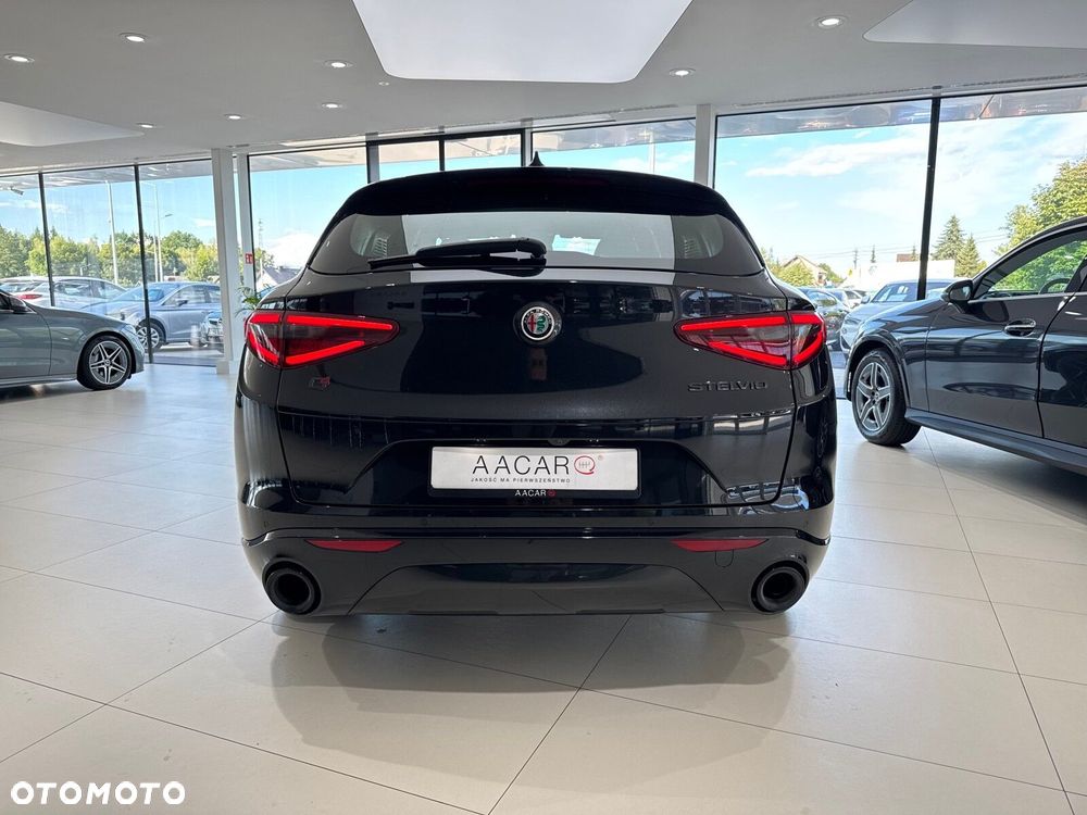 Alfa Romeo Stelvio 2.0 Turbo Veloce Q4 - 4