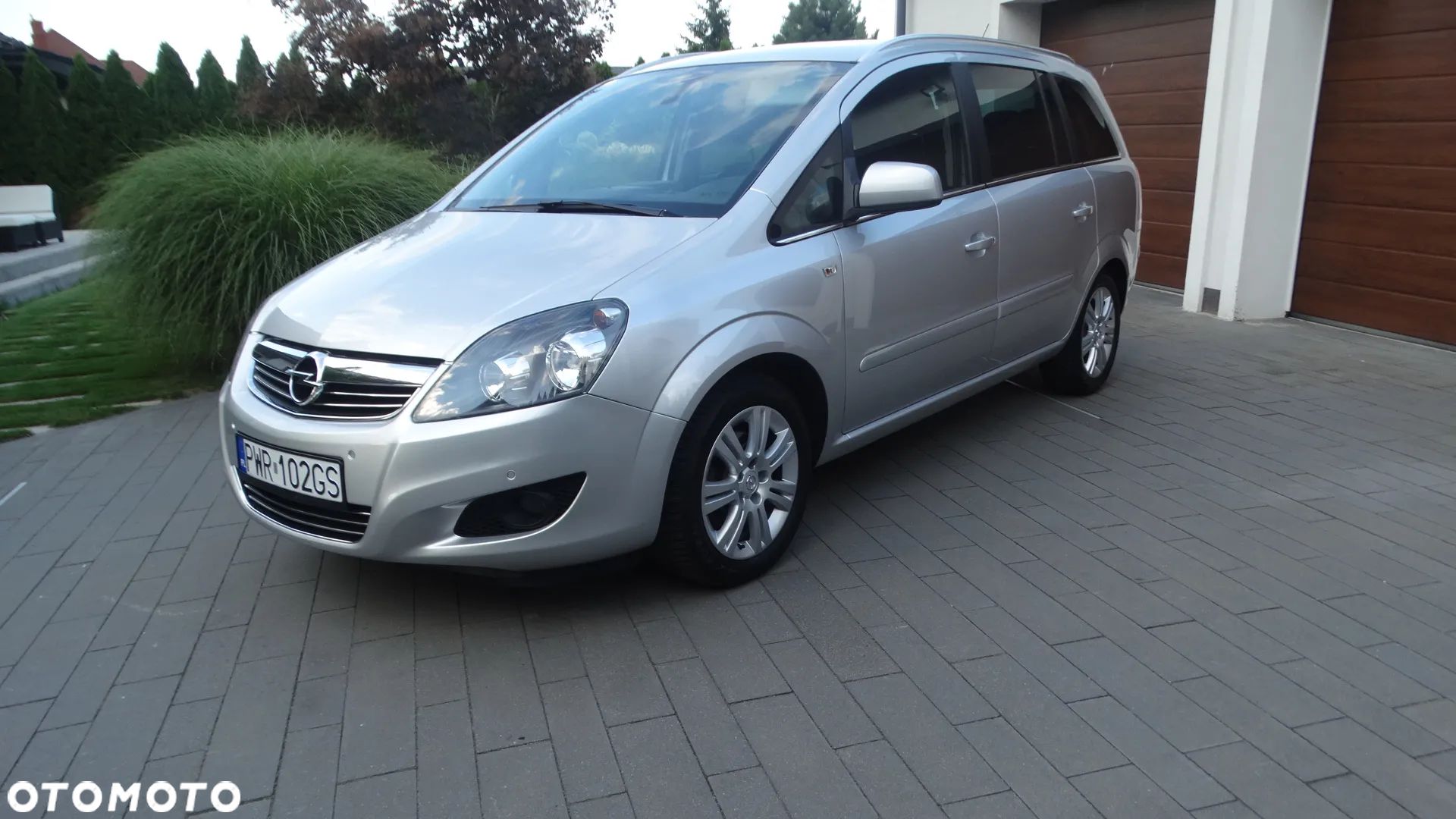 Opel Zafira 1.8 Cosmo - 1