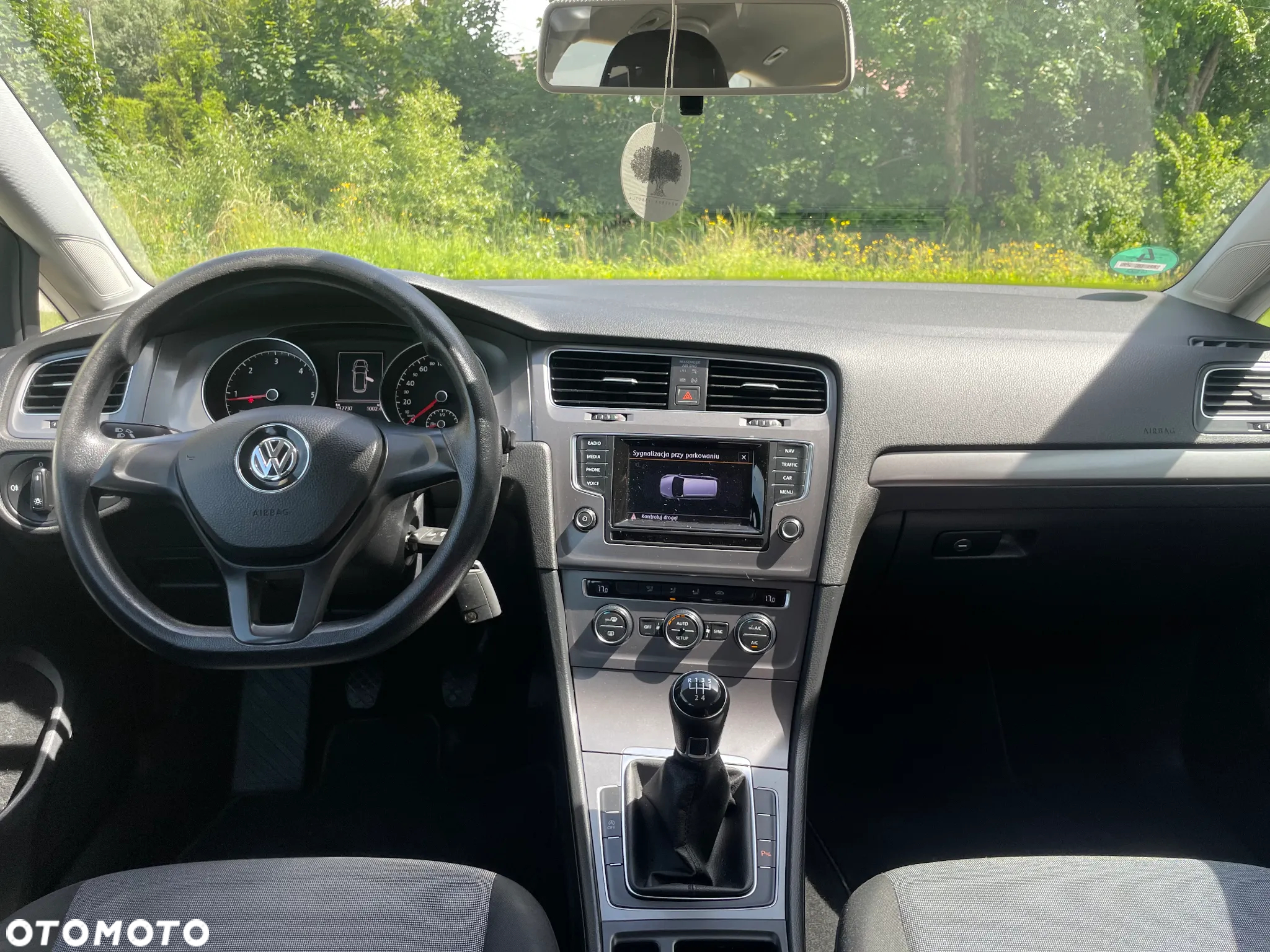 Volkswagen Golf 1.6 TDI BlueMotion Technology Comfortline - 23