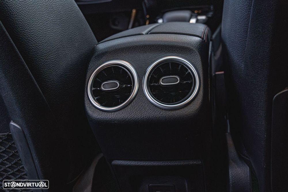 Mercedes-Benz CLA 200 - 30