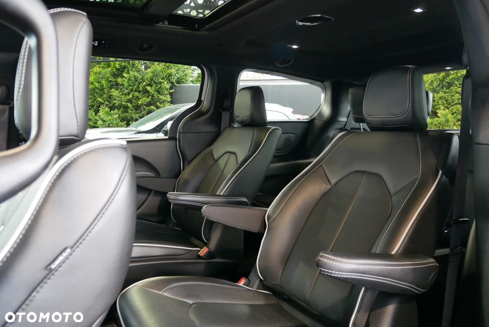 Chrysler Pacifica - 12