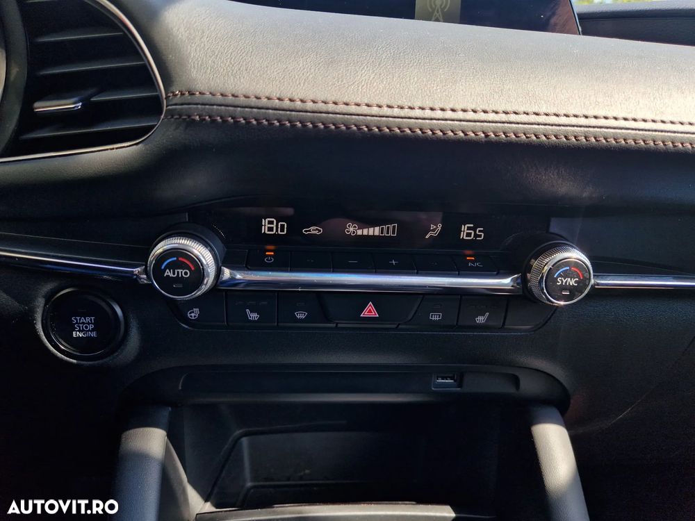 Mazda 3 FASTBACK SKYACTIV-X 2.0 M-Hybrid - 24