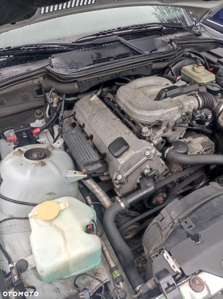 BMW Seria 3 318i - 9
