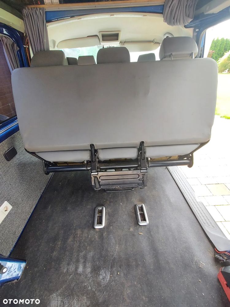 Volkswagen T5 Campervan - 24
