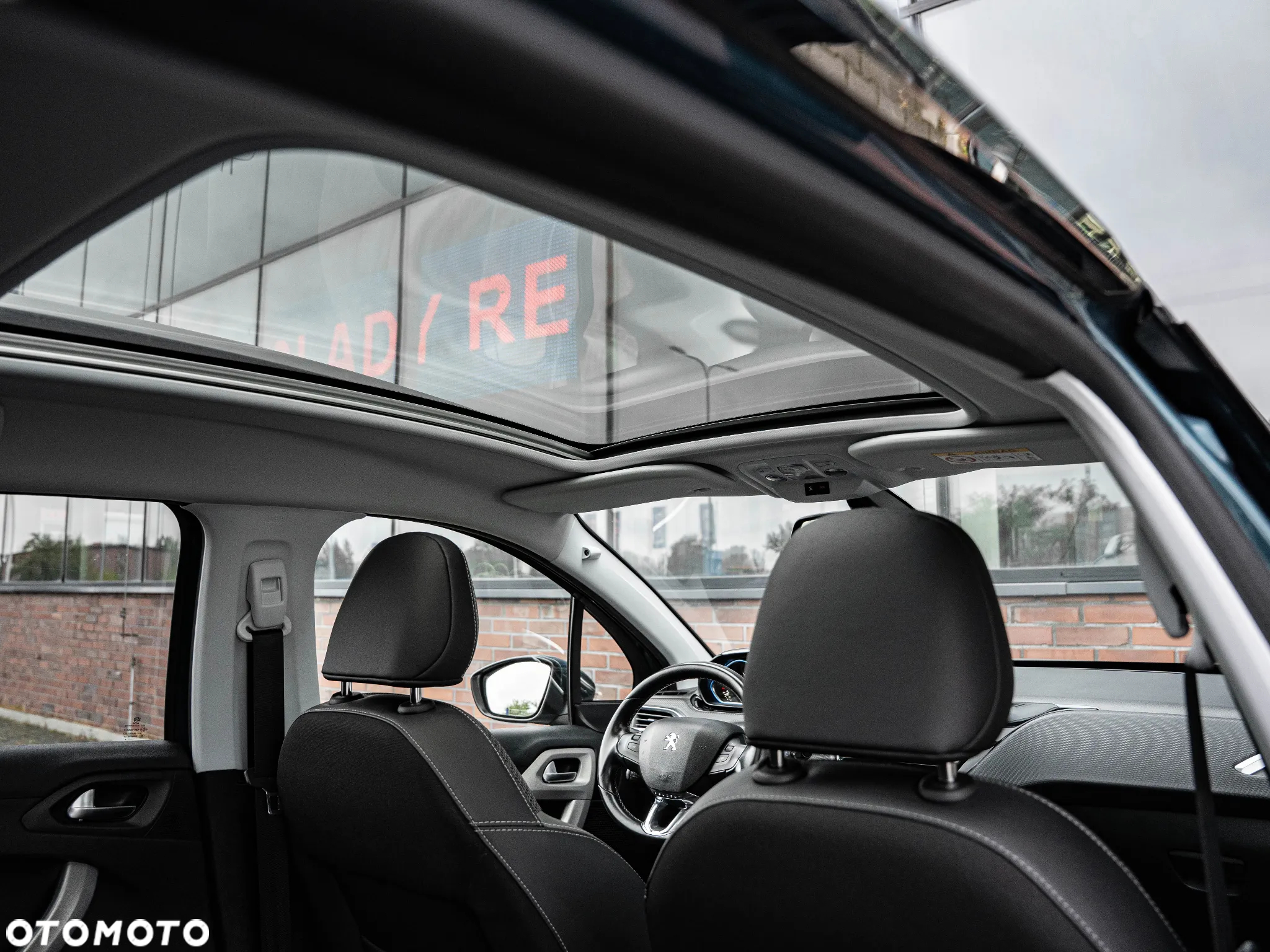 Peugeot 2008 1.2 Pure Tech Allure S&S EAT6 - 29