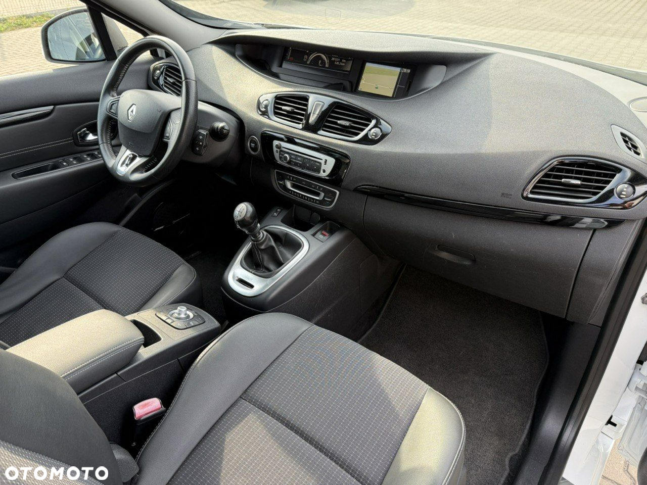 Renault Scenic 1.6 dCi Bose - 12