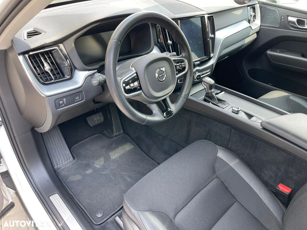 Volvo XC 60 D4 AWD Momentum - 8