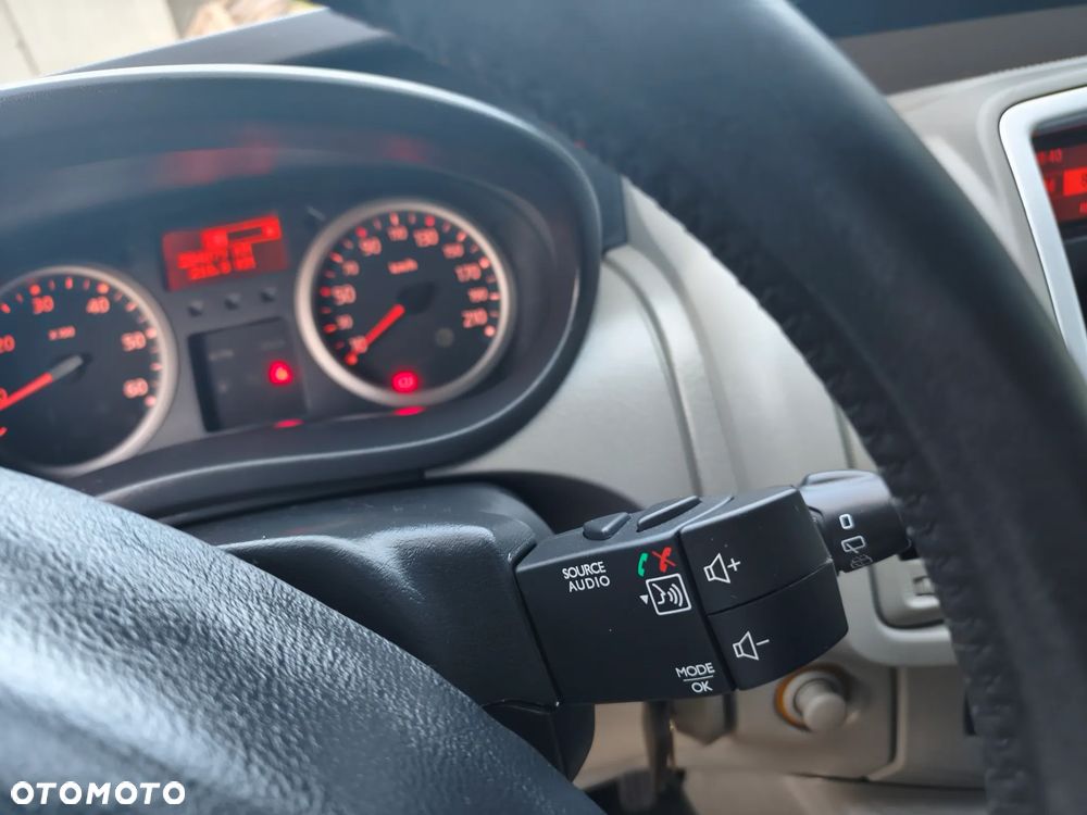 Renault Trafic Grand Passenger Black Edition - 10