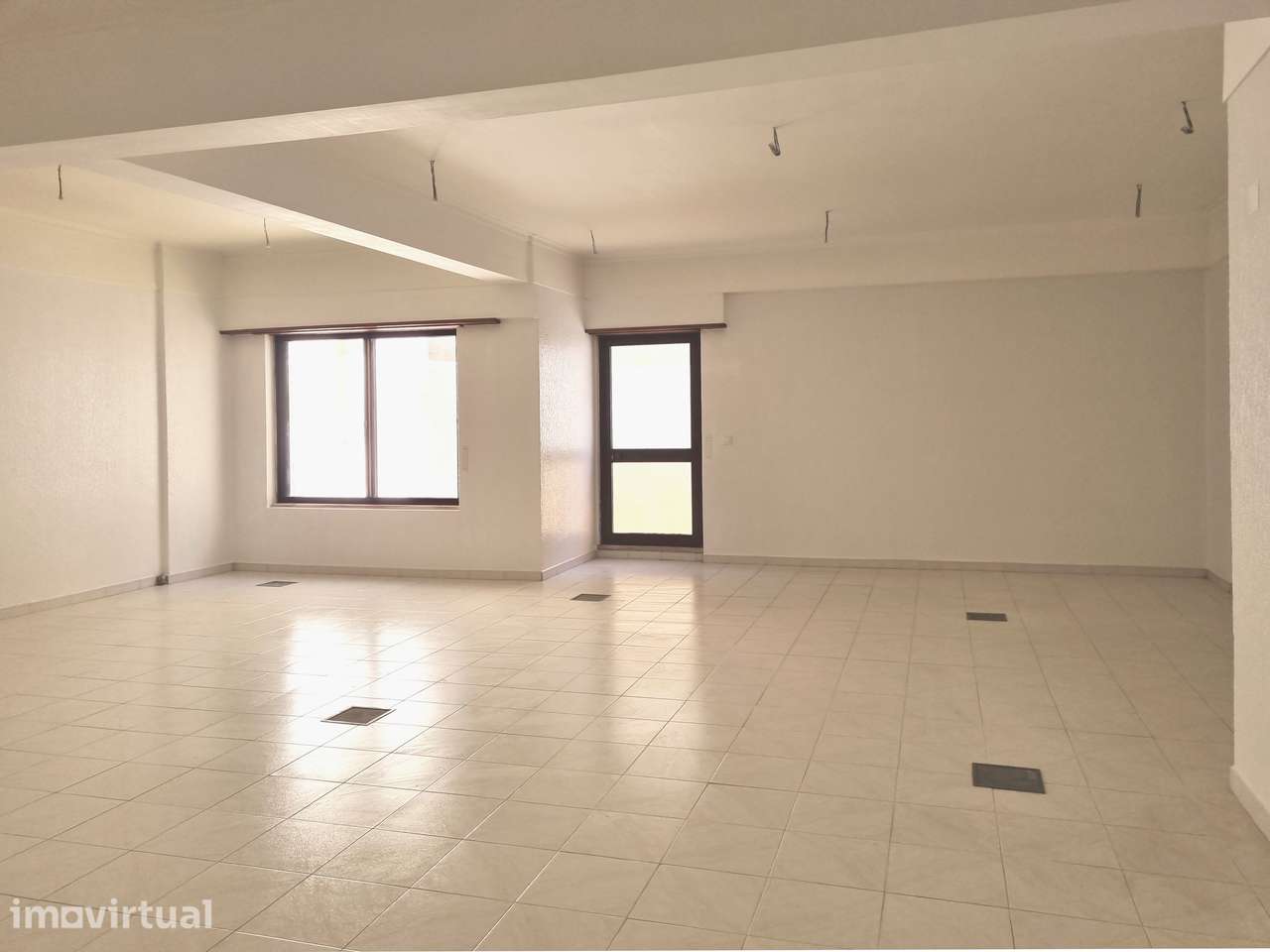 Escritório com Potencial para Loft T1/T2 junto à Estação - Grande imagem: 4/11