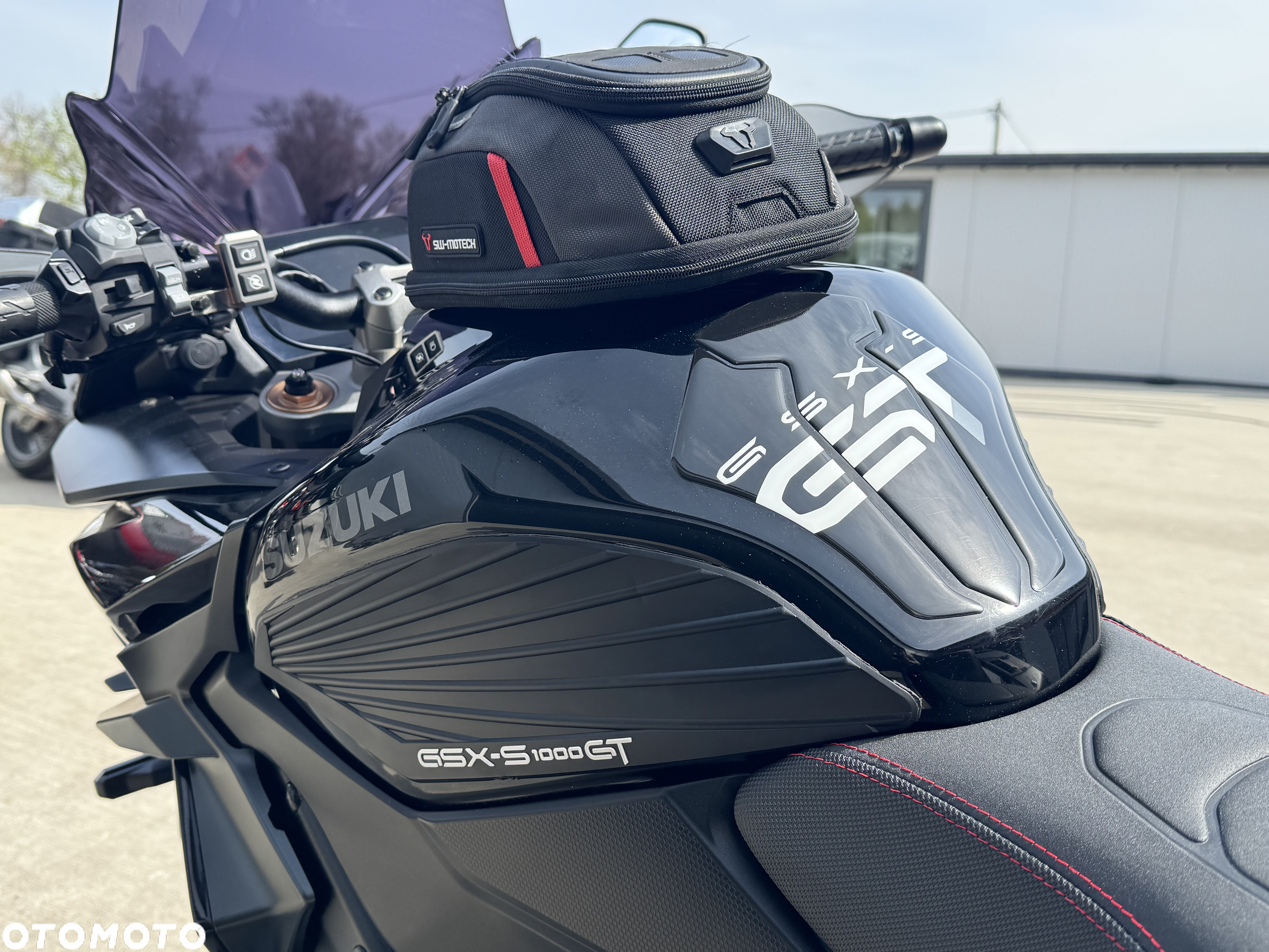 Suzuki GSX - 22