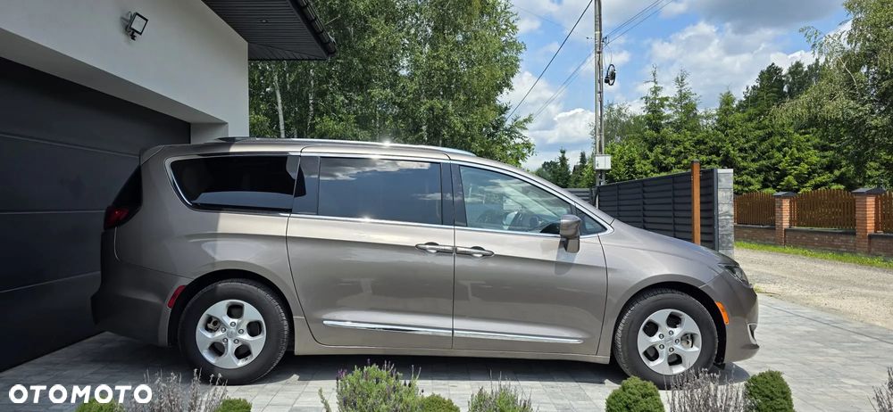 Chrysler Pacifica - 3