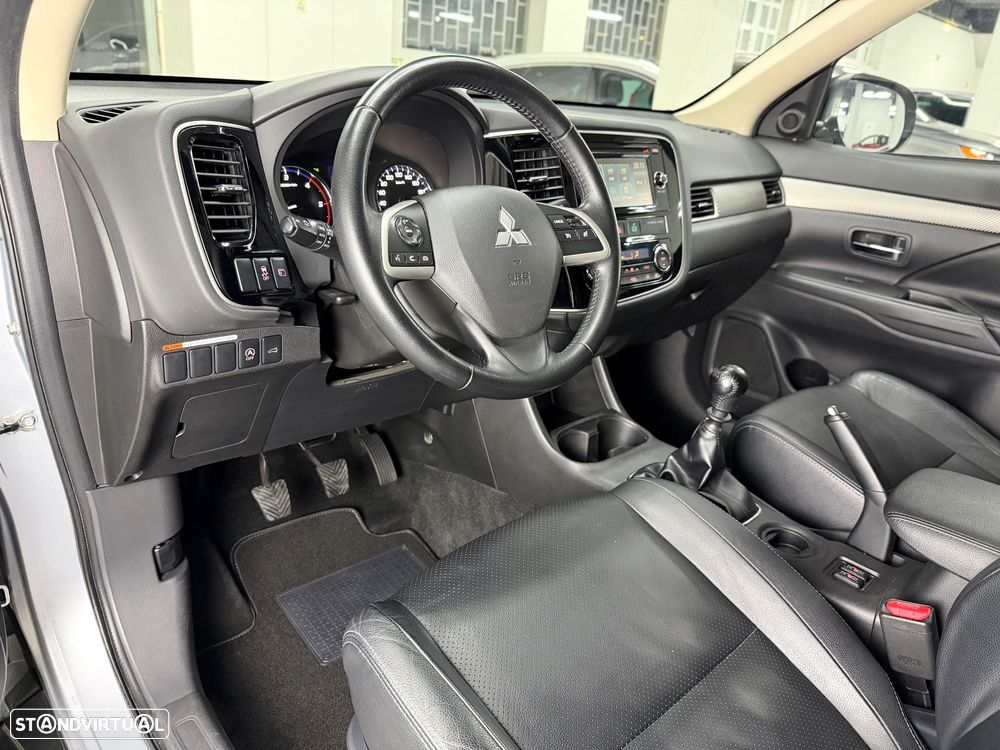 Mitsubishi Outlander 2.2 DI-D Intense - 16
