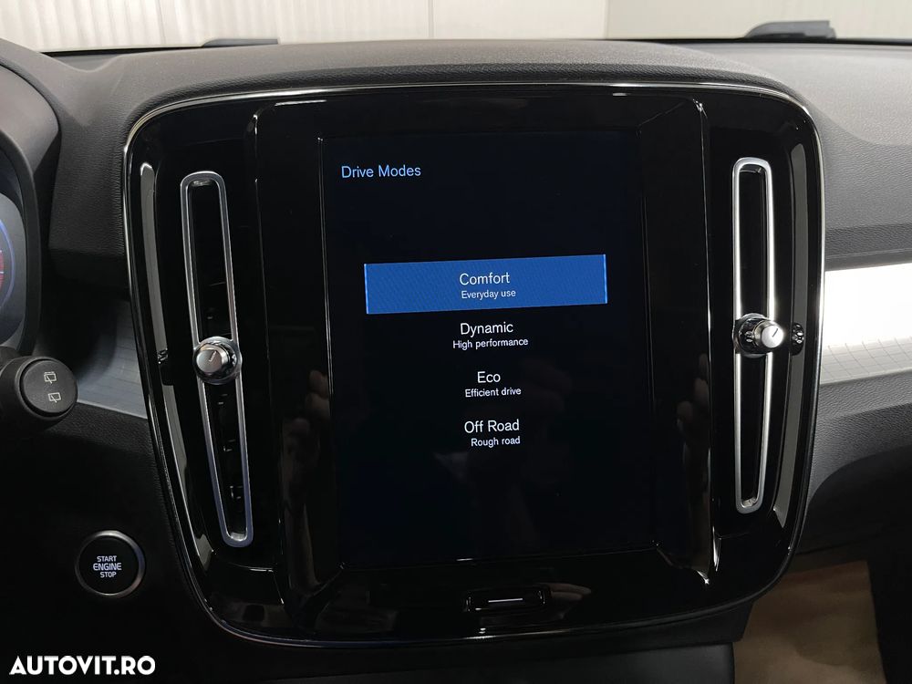 Volvo XC 40 B4 AT8 AWD Mild Hybrid Momentum Pro - 20