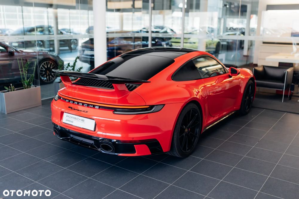 Porsche 911 Carrera 4S - 12